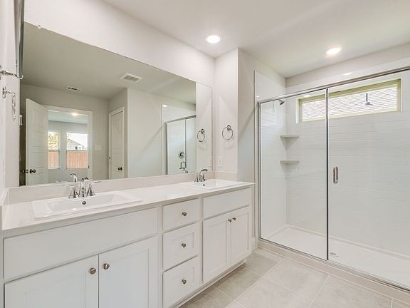 4th image of 1705 Sandy Pond St
