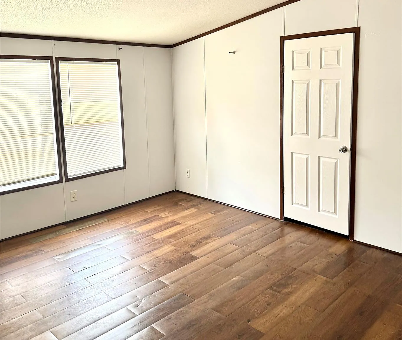 3 bed, 2.0 bath, 1150 sqft, $1,300 — Photo 3