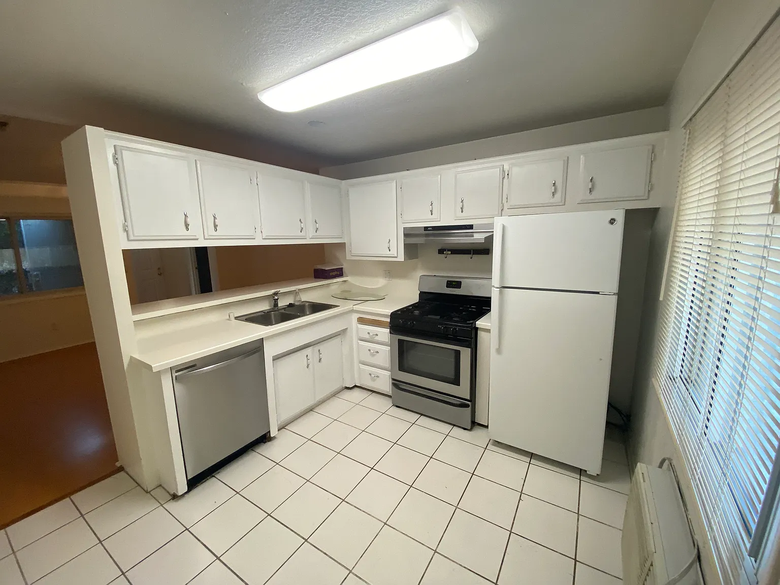 3 bed, 10 sqft, $4,200 — Photo 4