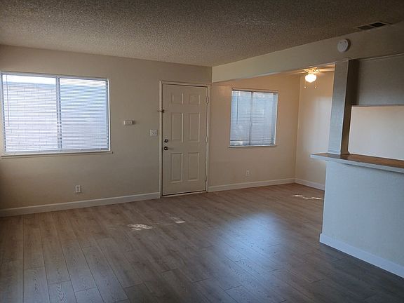 3rd image of 1930 Peabody Rd APT 2
