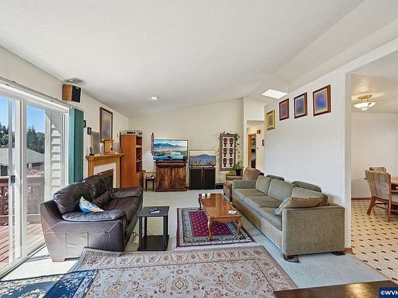 5th image of 1392 Cathlamet Ct NW