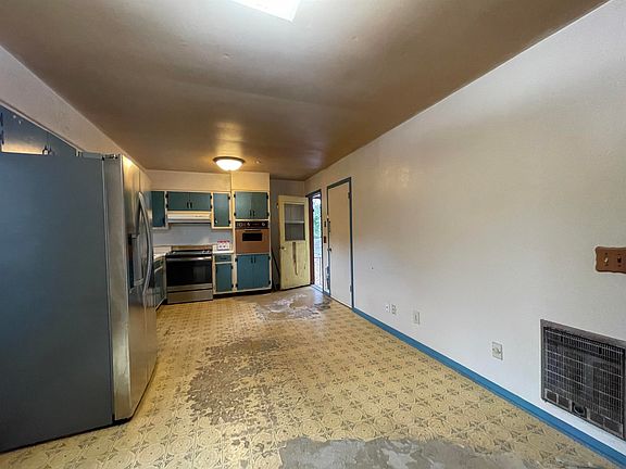 3rd image of 1315 Maple Dr NW