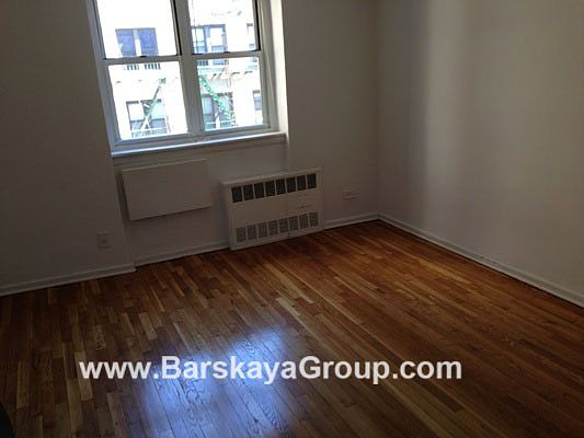 2nd image of 3443 Crescent St APT 4S