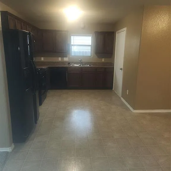 818 Lightningbug Ln — Photo 2
