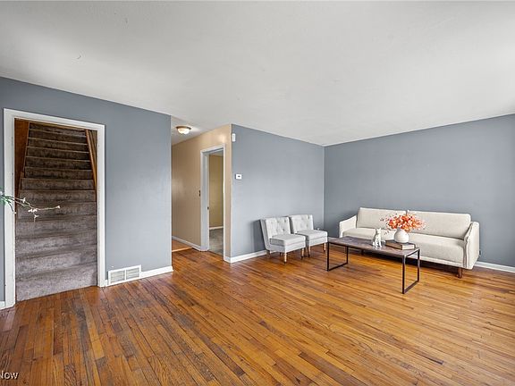 3rd image of 5421 E 129th St