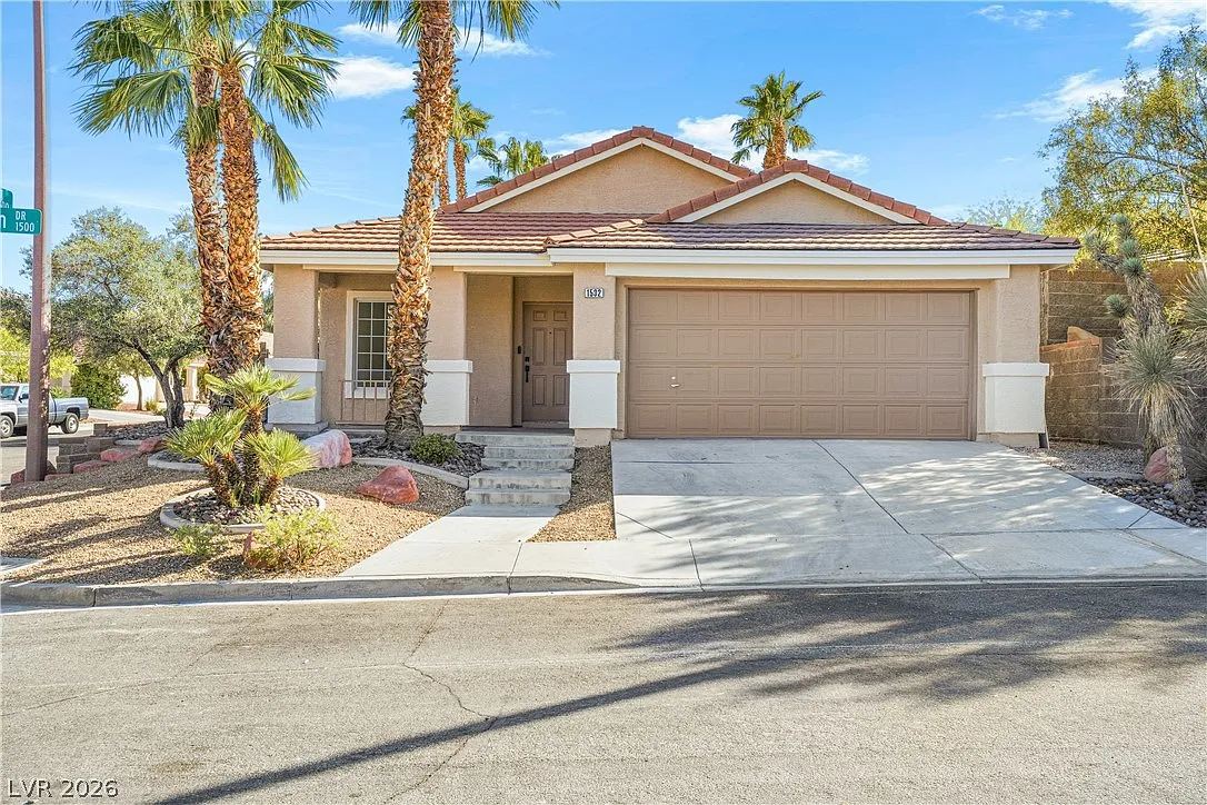 3 bed, 2.0 bath, 1295 sqft, $3,600 — Photo 4