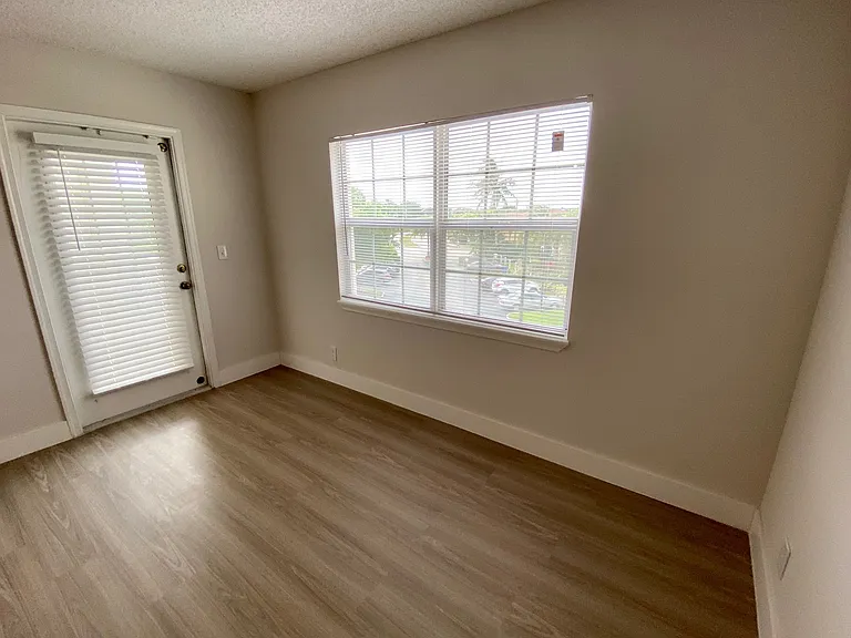Legacy Lakeview — Photo 11