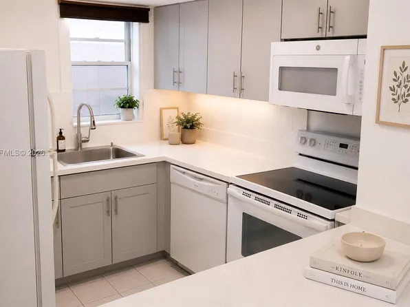 820 NW 87th Ave APT 201, Miami, FL 33172