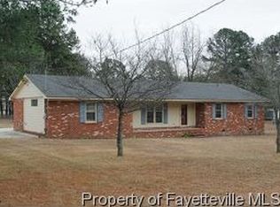 422 N Wright St, Raeford, NC 28376