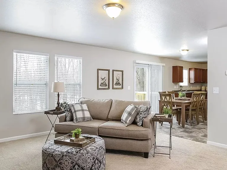 1040 Broken Ridge Dr — Photo 8