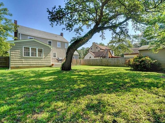 3rd image of 403 Oak Grove Rd