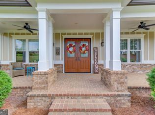 624 Skyland Dr, Hoschton, GA 30548