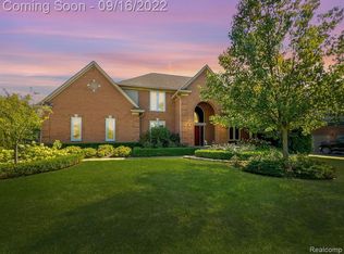 6696 Michael Dr, Troy, MI 48098
