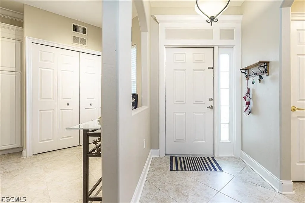 2 bed, 2.0 bath, 1209 sqft, $4,900 — Photo 3