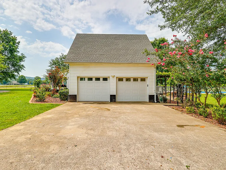 721 Duncan Rd — Photo 55