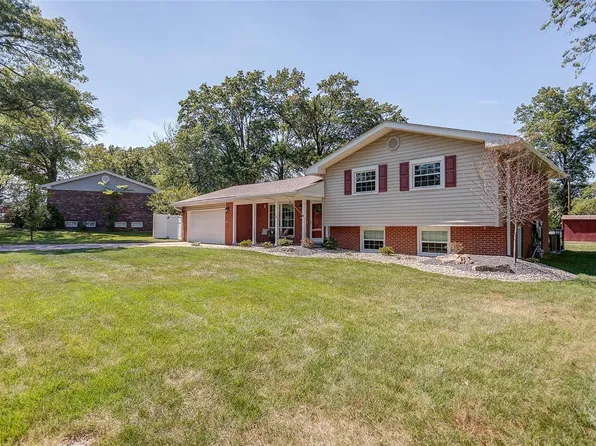 5105 Jerome Dr, Godfrey, IL 62035