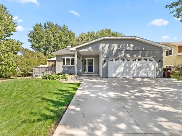 2679 Guthrie Ave N, Oakdale, MN 55128