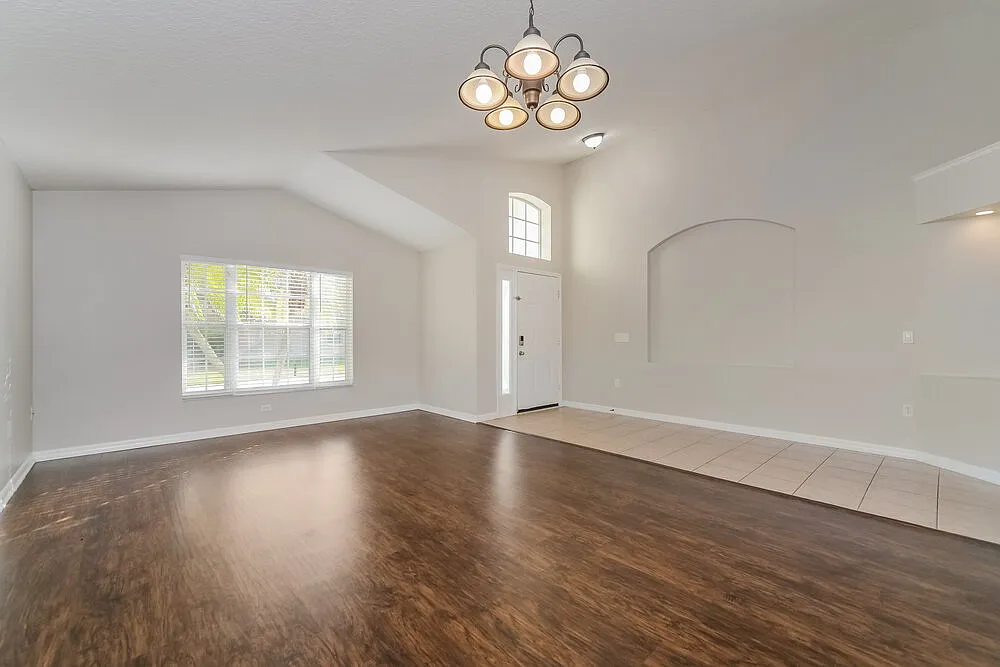 3 bed, 2.0 bath, 1975 sqft, $3,260 — Photo 4