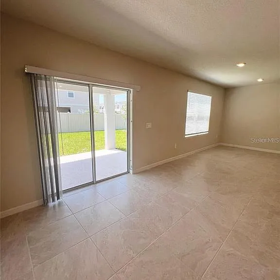 1297 Regal King Dr — Photo 11