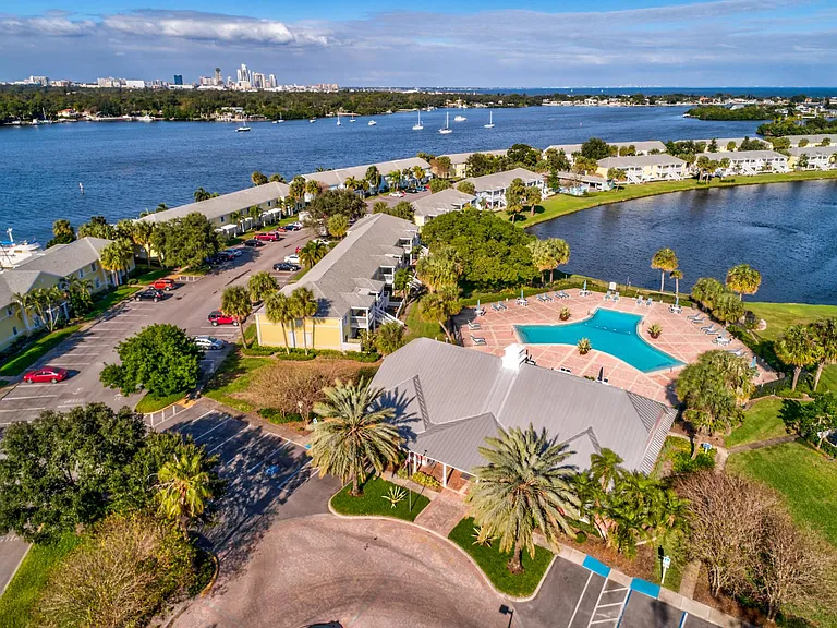 122 Pompano Dr SE — Photo 20