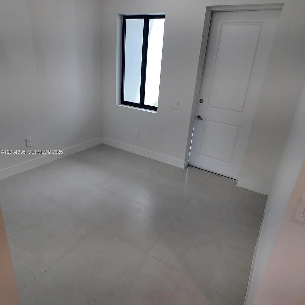 3 bed, 2.5 bath, 1558 sqft, $2,850 — Photo 2
