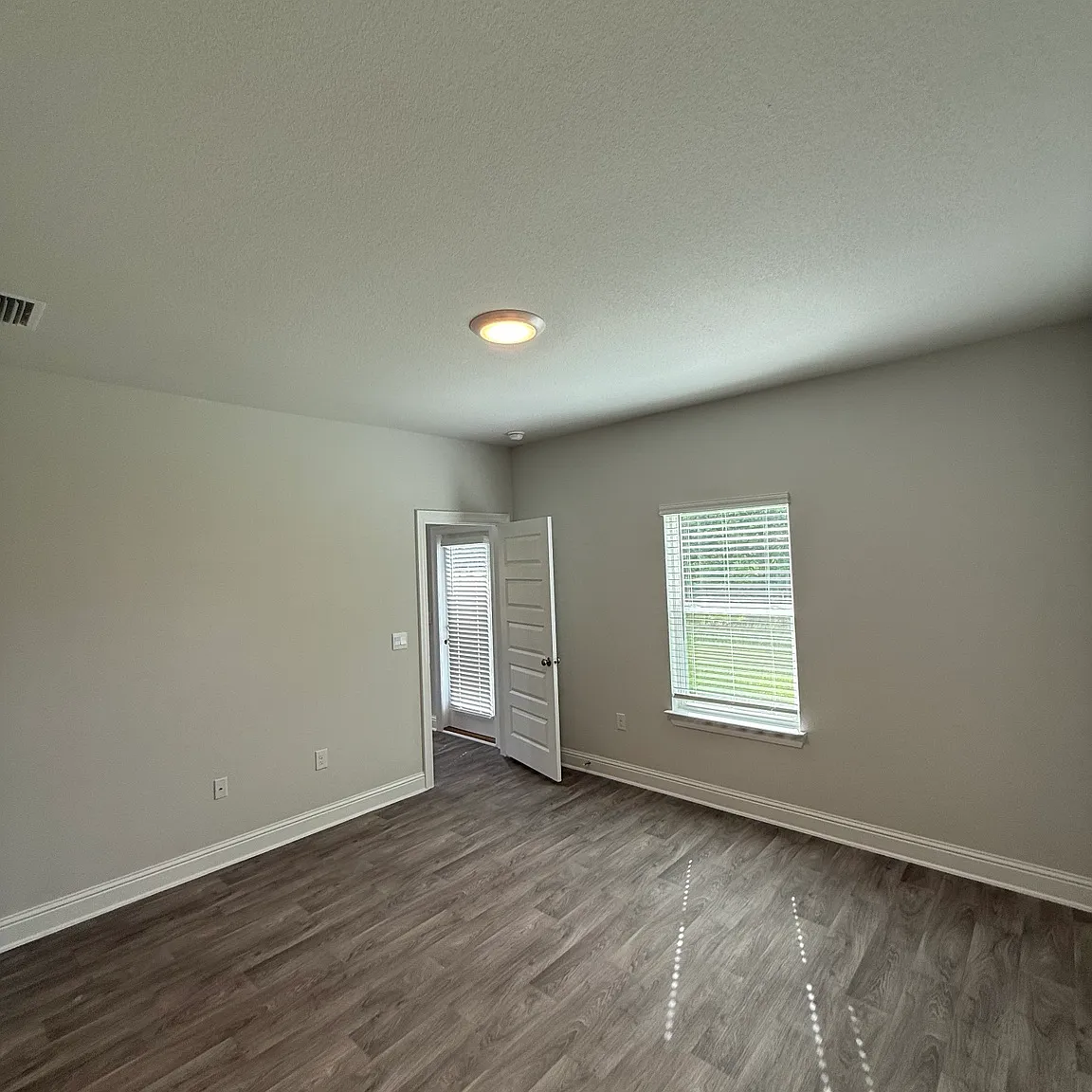 4 bed, 1504 sqft, $2,100 — Photo 4