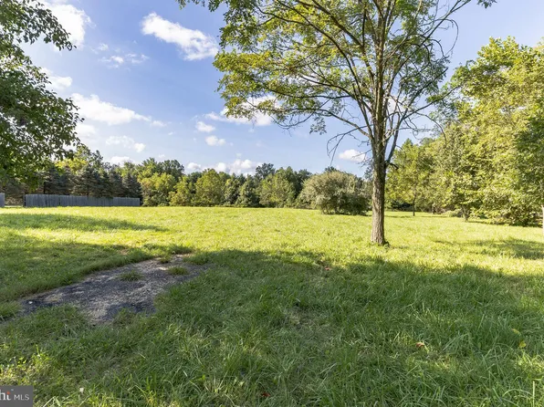 1865 W Schuylkill Rd, Douglassville, PA 19518