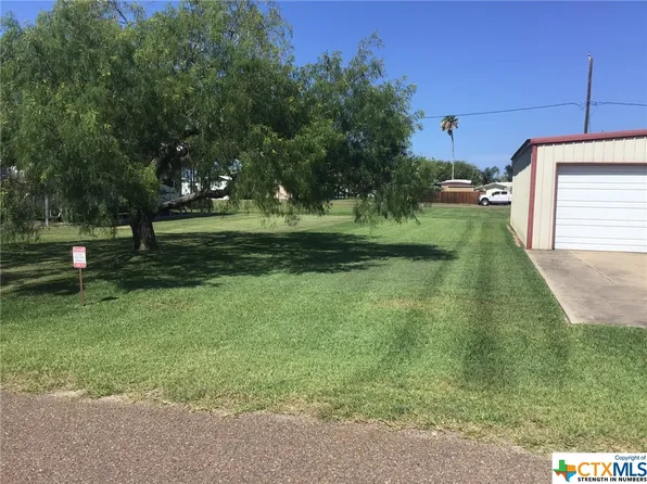 224 N Sea Spray Dr, Port Mansfield, TX 78598