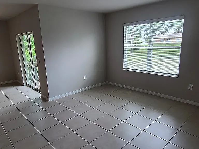 459 Woodman Dr — Photo 3