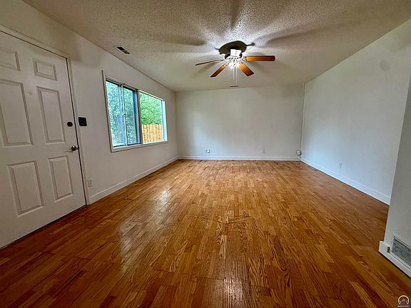 4th image of 1531 Wedgewood Dr