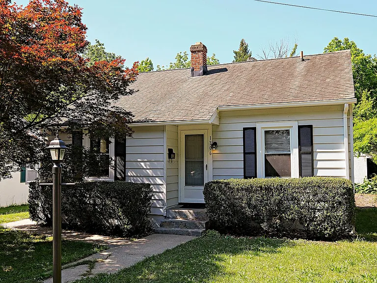 1306 Chesapeake St — Photo 1