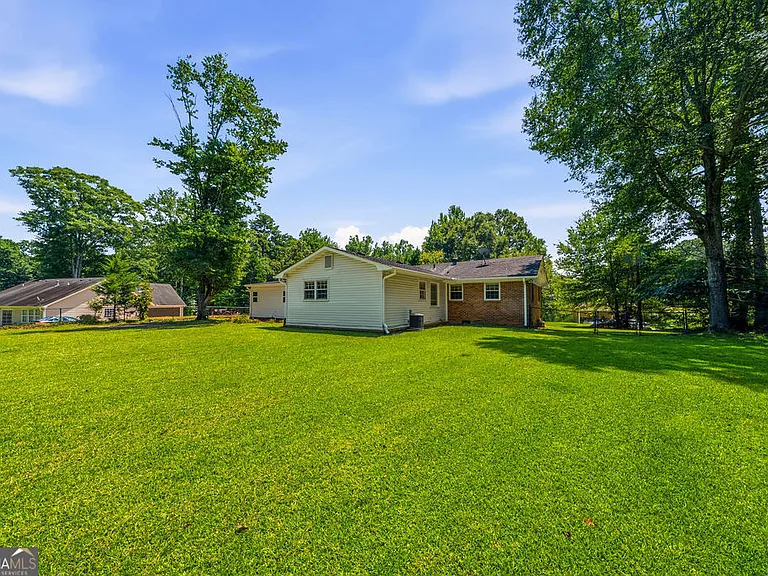3940 Hubert Dr — Photo 32