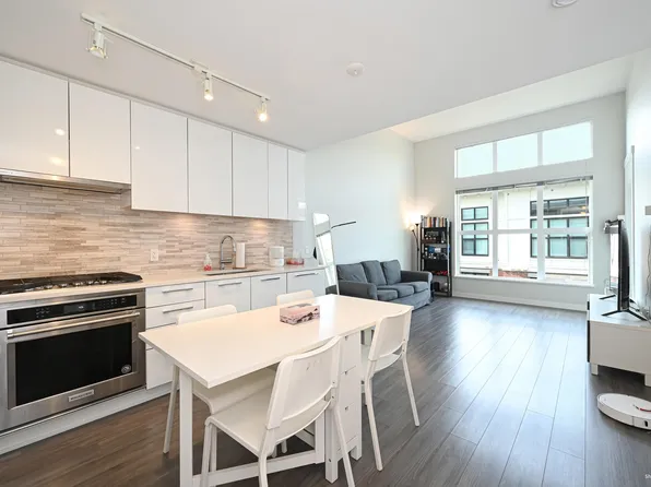 9551 Alexandra Rd #427, Richmond, BC V6X 0S6