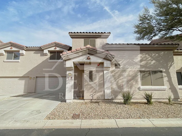 8144 W Beck Ln — Photo 2