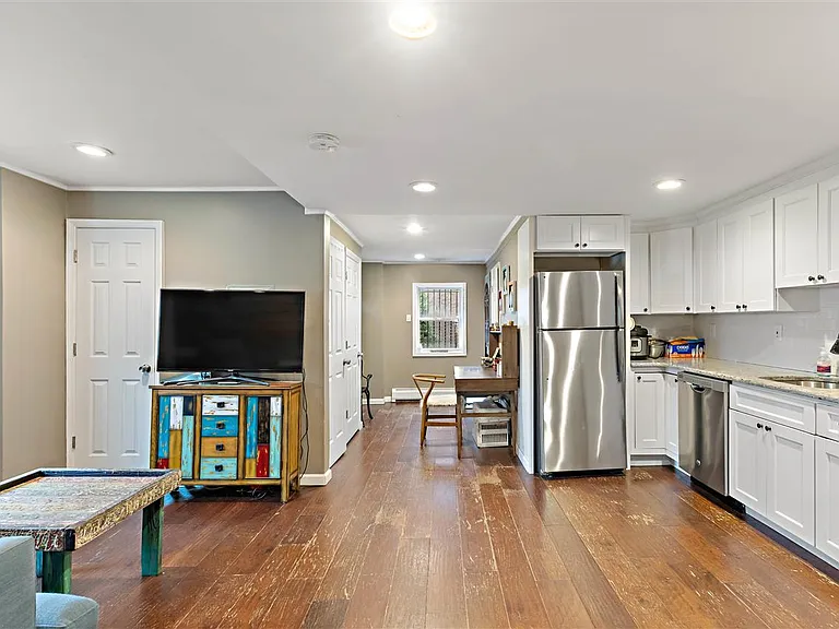 49 Coles St #1 — Photo 42