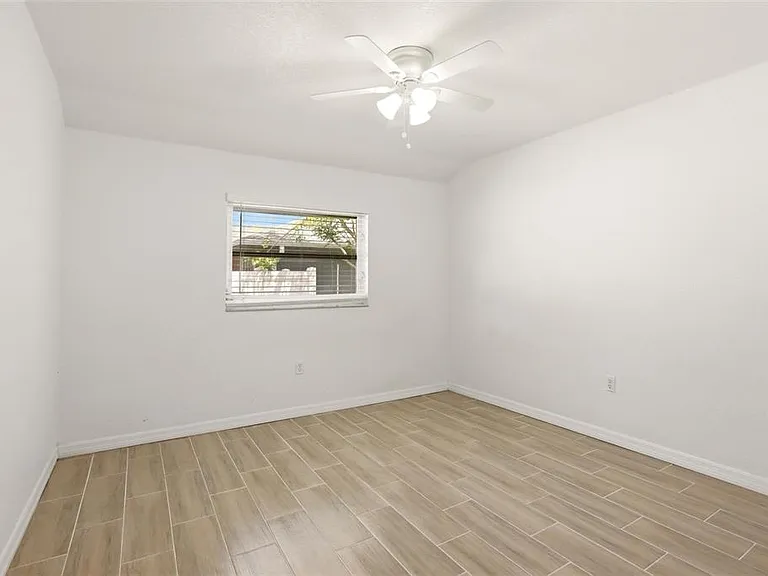 830 Columbia St — Photo 18