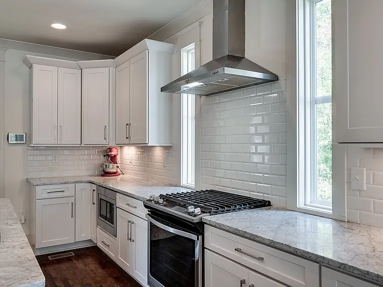 926 Thomas Ave — Photo 13