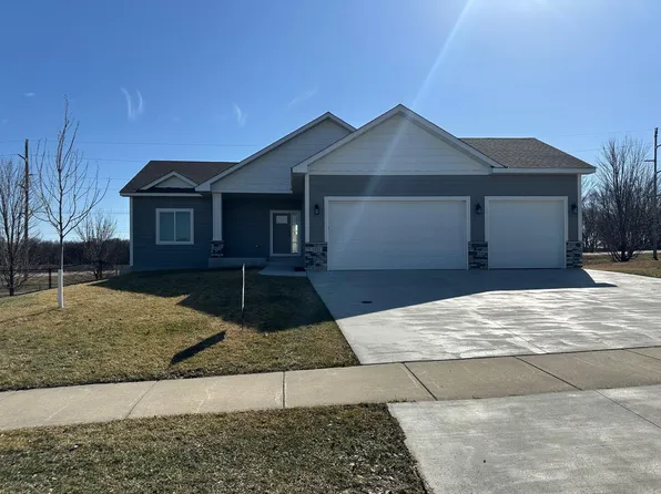 1230 Olivia St SE, New Prague, MN 56071