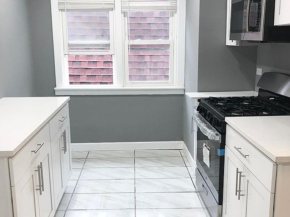4th image of 1107 N Karlov Ave #2