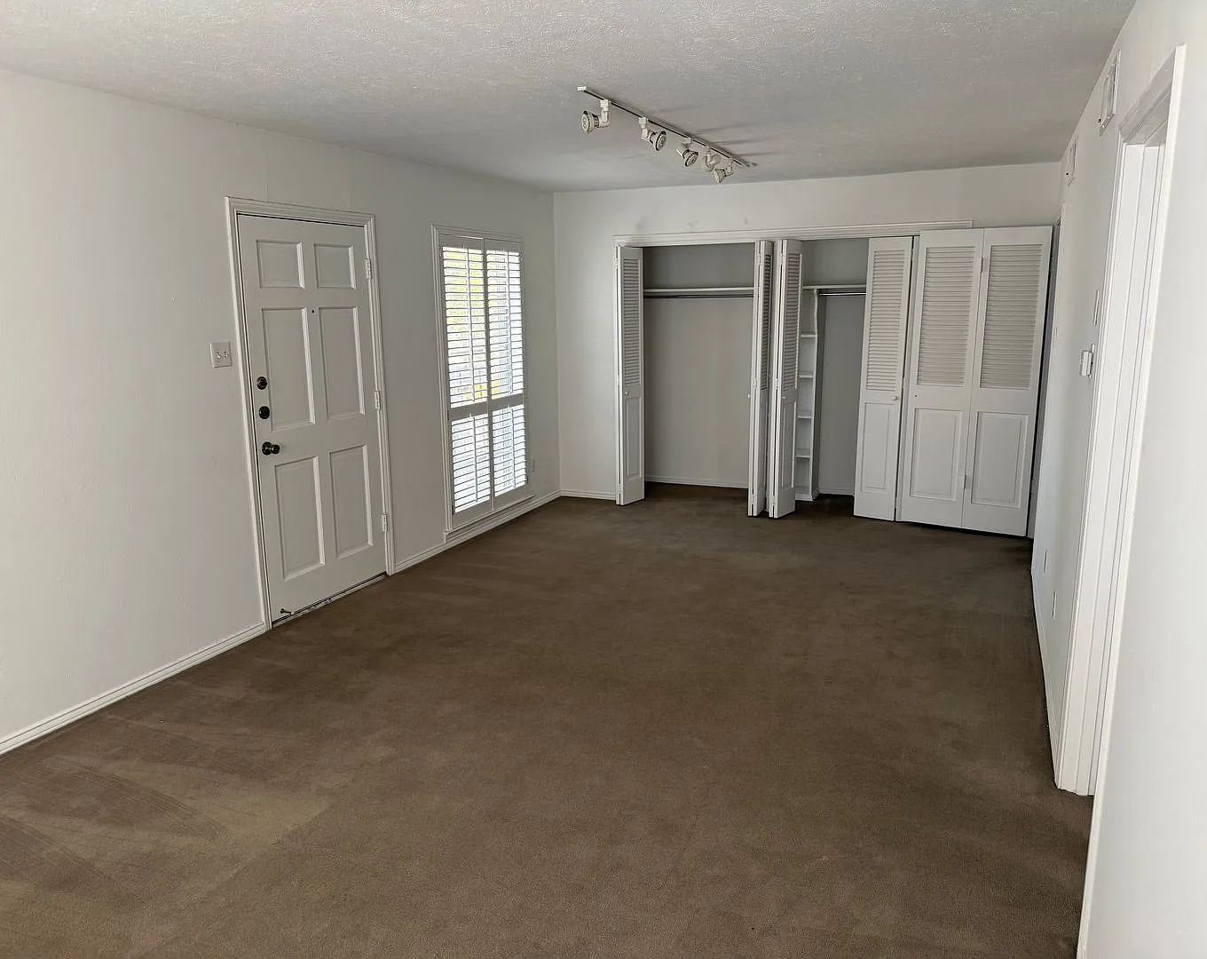 Affordable Knox Henderson Units! Flexible Lease Terms Available — Photo 3
