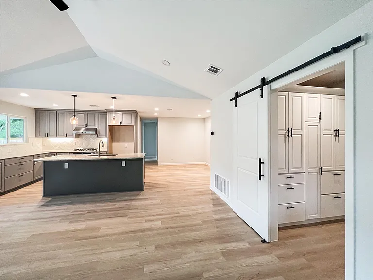 7736 Croftwood Dr — Photo 11