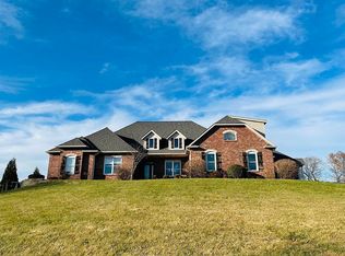 61 Stagecoach Ln, Troy, IL 62294