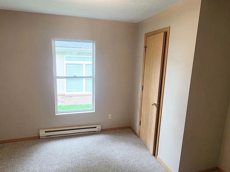 732 S Griffith Ave — Photo 8