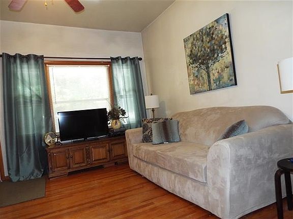 5th image of 639 E Water St