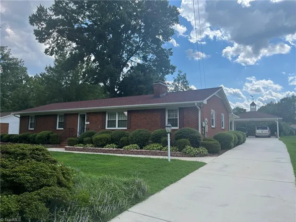 3409 Greenhill Dr, High Point, NC 27265