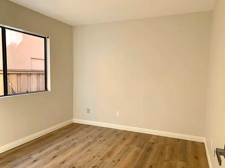 10725 Wallingford Rd — Photo 23