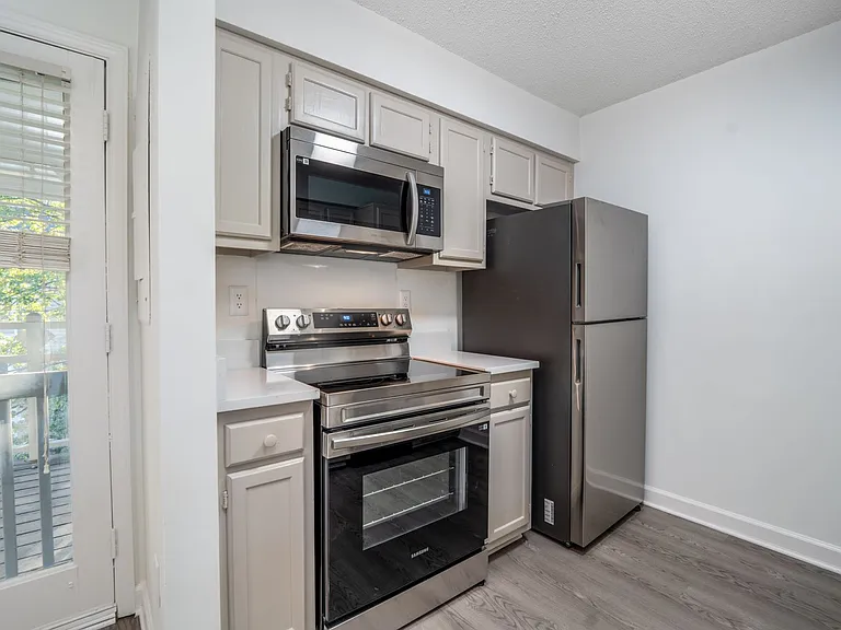 1107 W McGee St — Photo 43