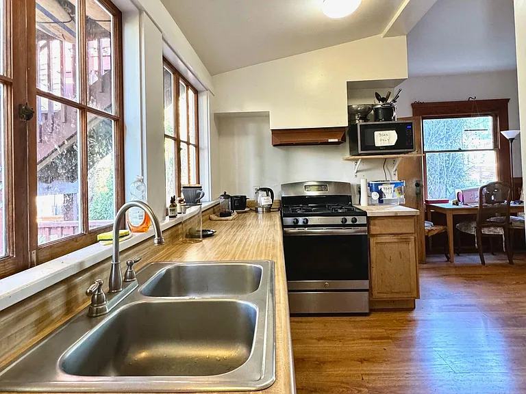 2037 Hearst Ave #A — Photo 6