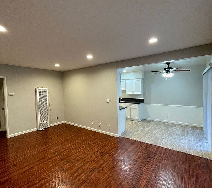 1st image of 1421 College View Dr APT 21