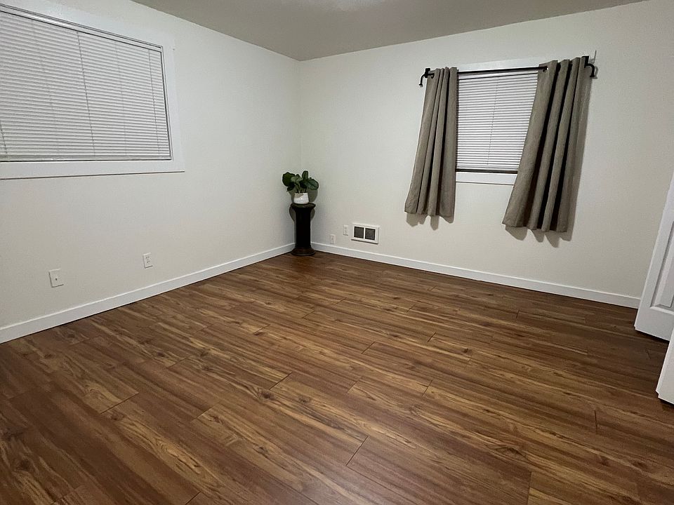 2nd image of 5403 240th St SW Unit C